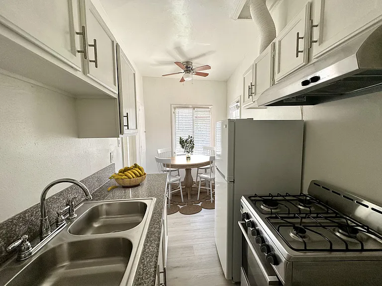 1025 S Orange Dr #201 — Photo 3
