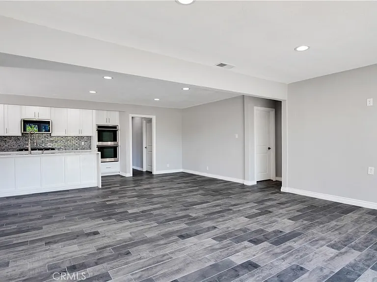 517 N Chalburn Ave — Photo 2