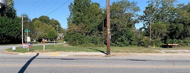 2nd image of 52 Falls Ave
