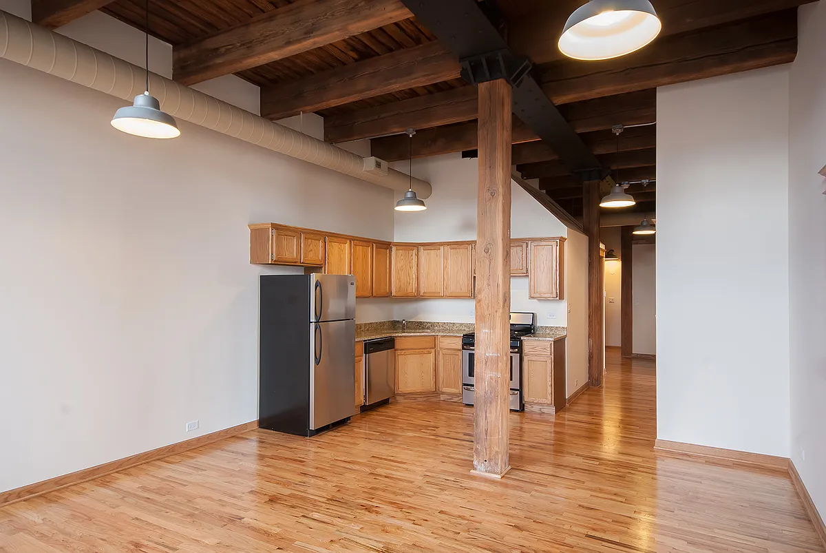 Building Photo - 216 N May St #102