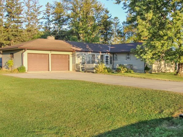 803 3rd Ave NW, Melrose, MN 56352