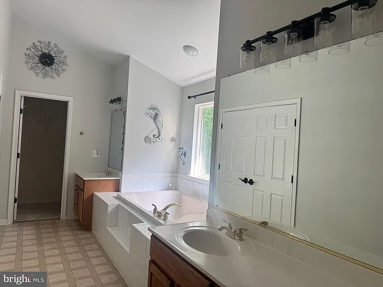 23063 Pembrook Dr — Photo 33