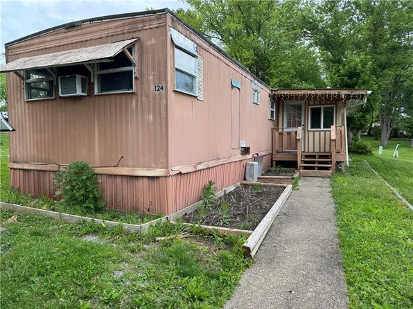 124 Little Creek Dr, Rochester, PA 15074