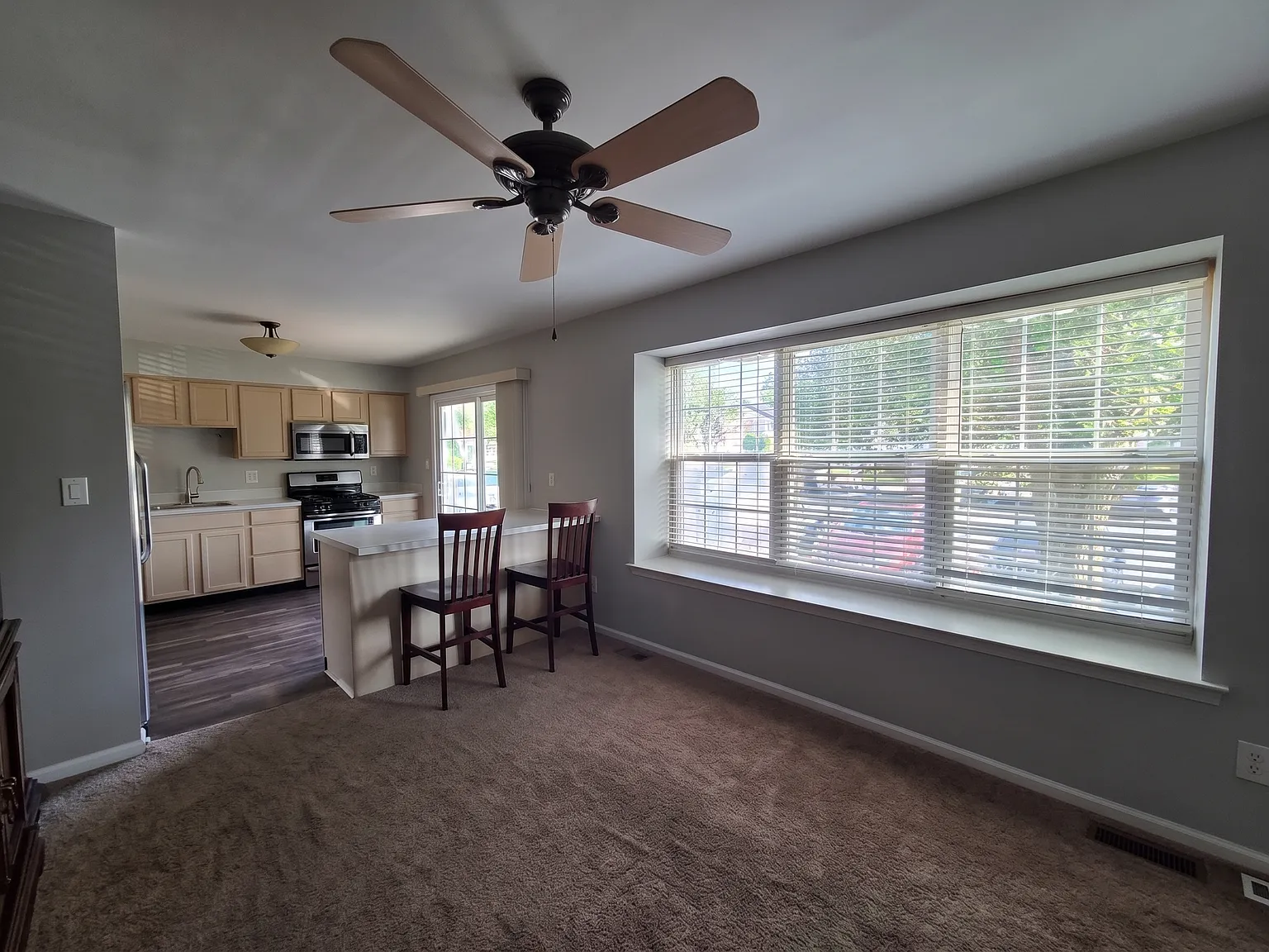 3 bed, 2.5 bath, 1678 sqft, $3,000 — Photo 2
