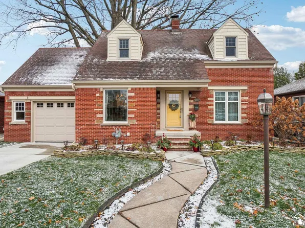 9027 Manor Ave, Allen Park, MI 48101