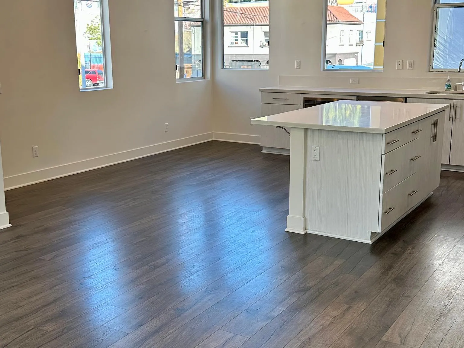 3 bed, 2.5 bath, 1407 sqft, $4,800 — Photo 4