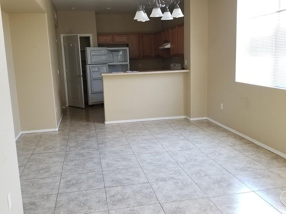 1st image of 990 W Calle Carasol