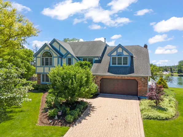1841 Helen Ct, Wheaton, IL 60189