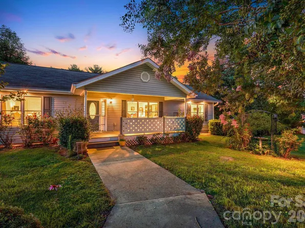6 Arrowhead Ln, Weaverville, NC 28787