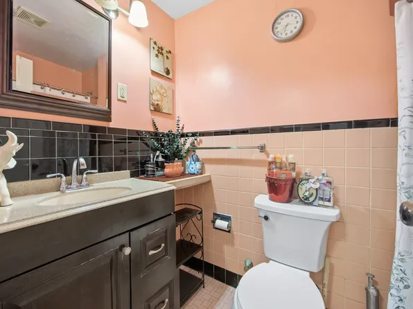 601 East 86th Street image 12 of 19