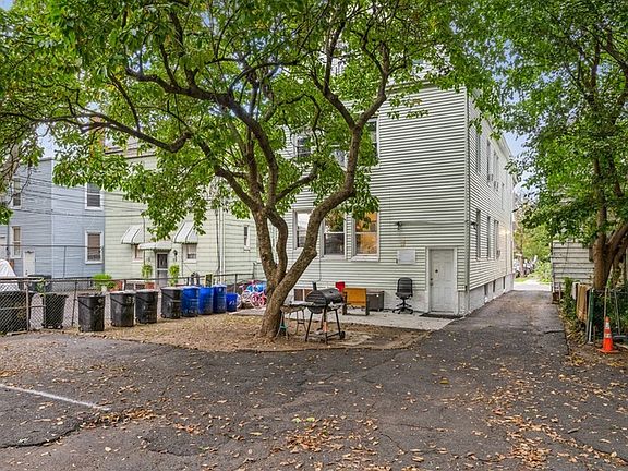 2nd image of 83 Eaton Pl