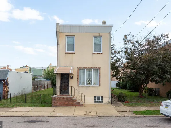 7141 Hegerman St, Philadelphia, PA 19135