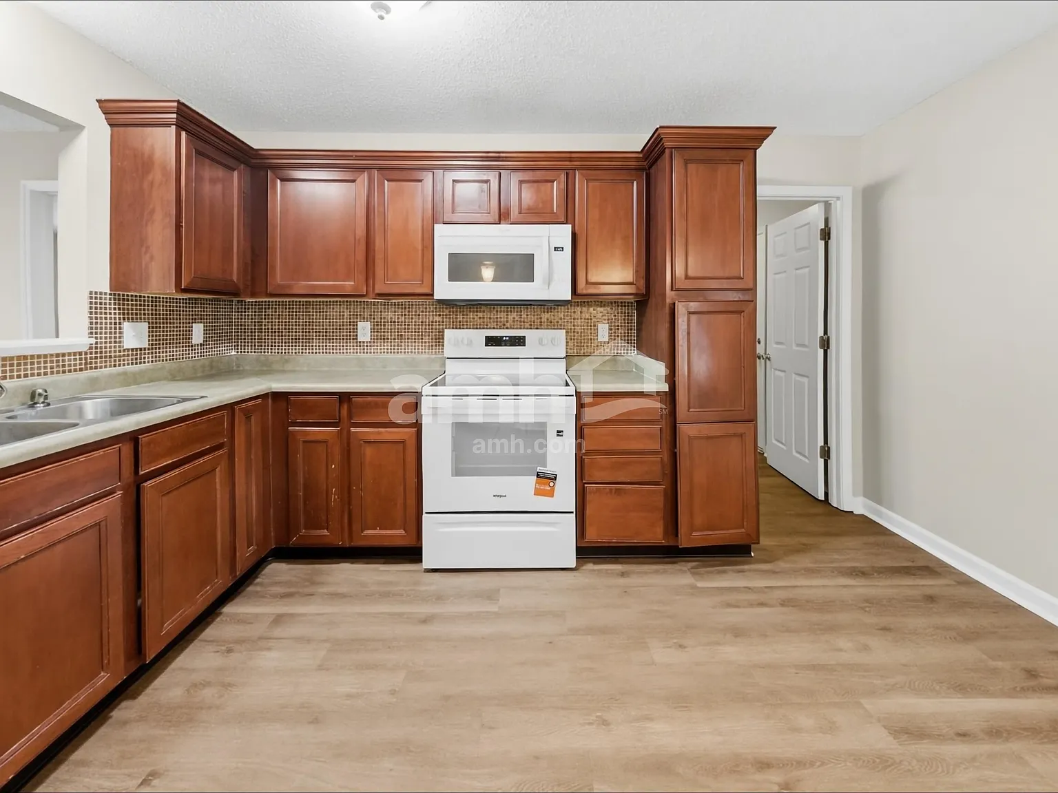 3 bed, 2.0 bath, 1248 sqft, $1,750 — Photo 3