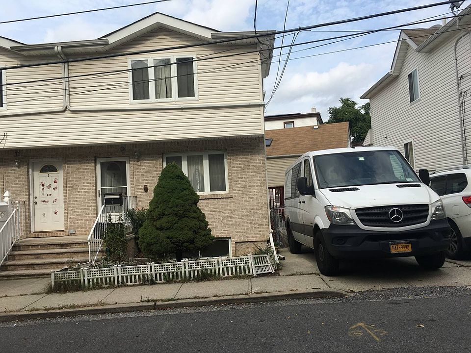 1st image of 7 Towers Ln