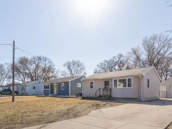 1633 Huntington Rd, Waterloo, IA 50701