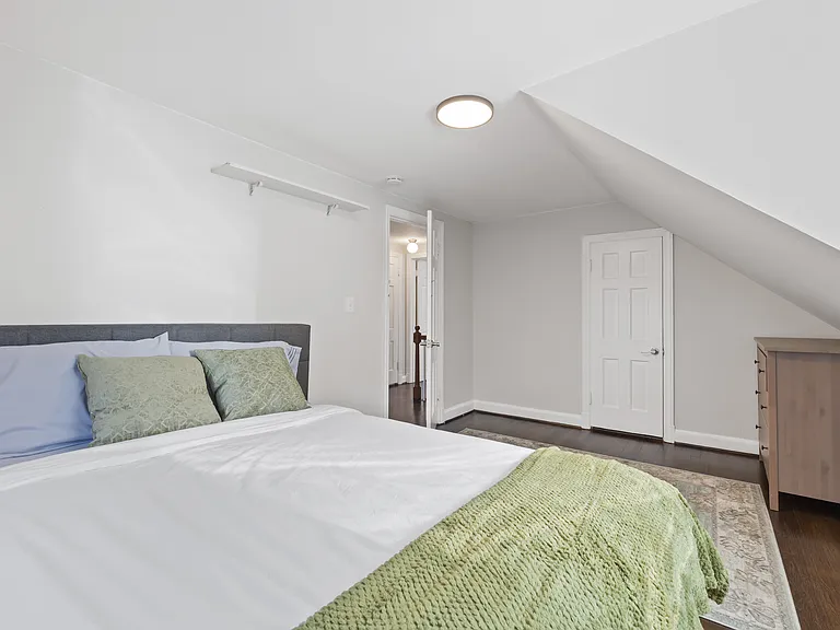 4227 E West Hwy — Photo 31