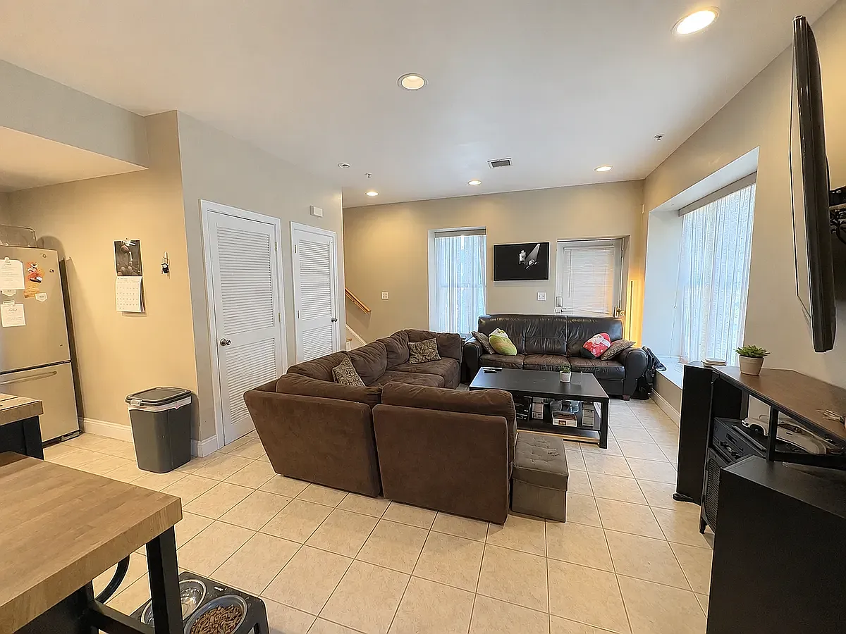 2 bed, 1000 sqft, $2,650 — Photo 4