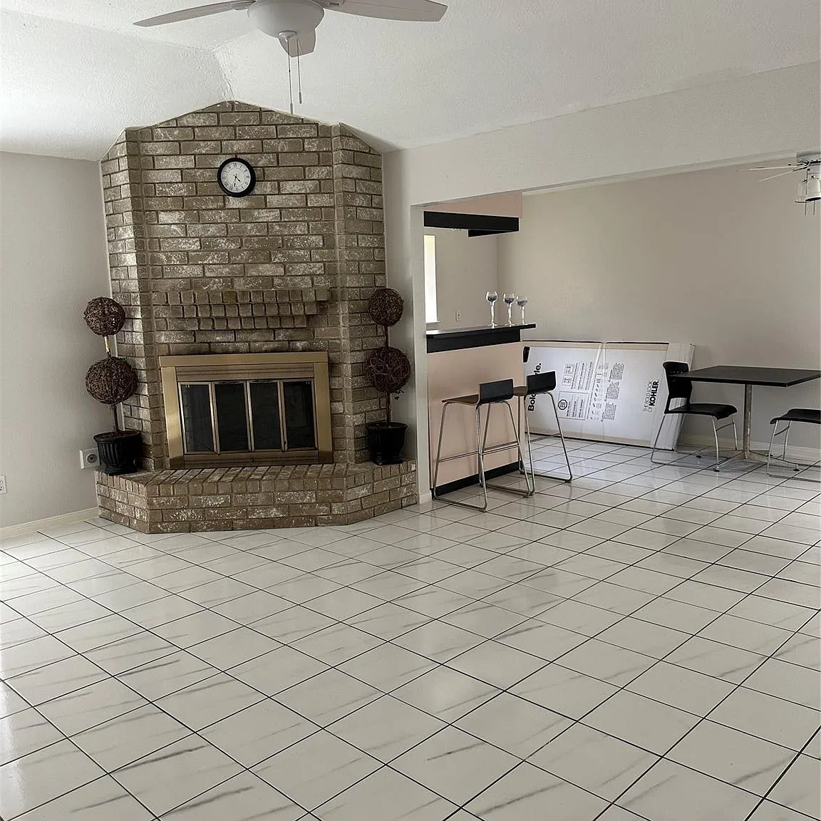 3 bed, 2.0 bath, 2068 sqft, $1,950 — Photo 2
