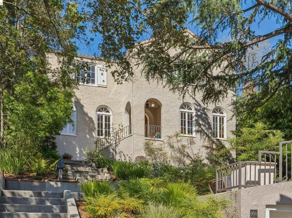900 Rosemount Rd, Oakland, CA 94610