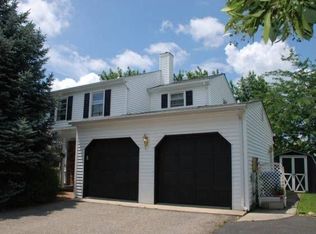 27 Chestnut Trl, Flemington, NJ 08822