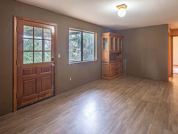 3rd image of 20210 Canyonview Dr