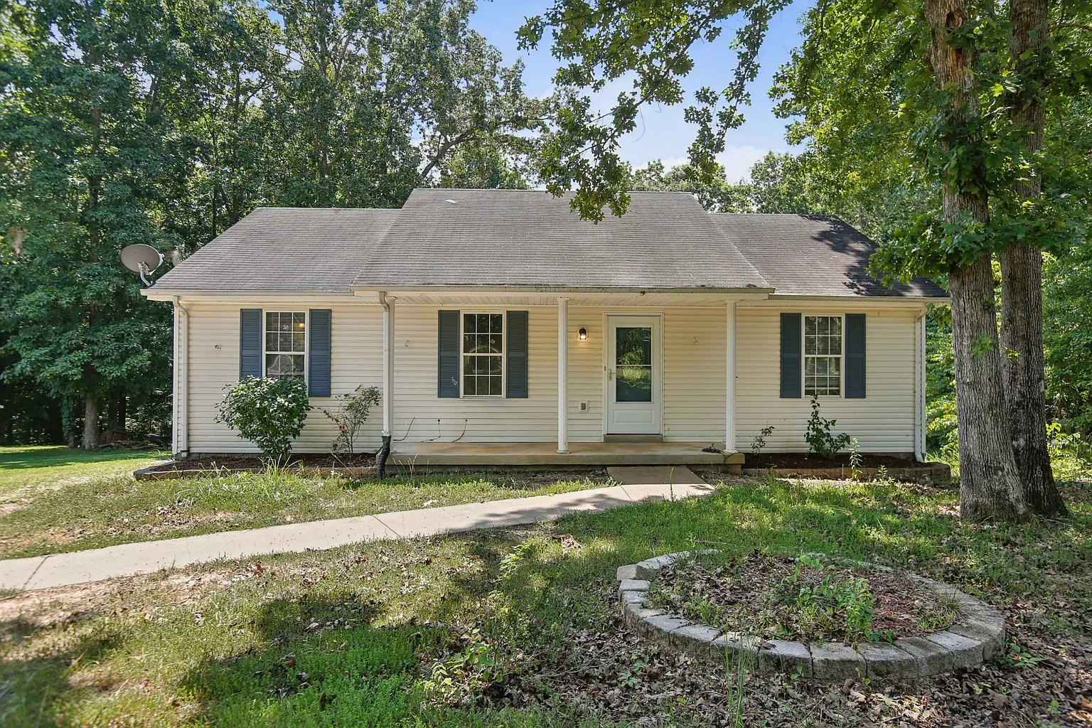 2105 Ferry Rd photo 1