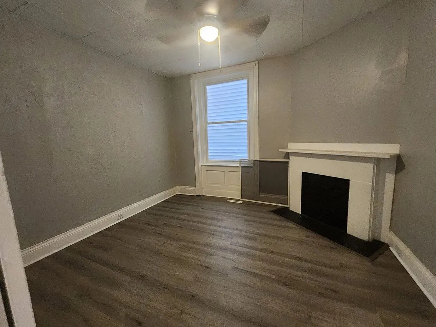 3458 Fleming — Photo 2