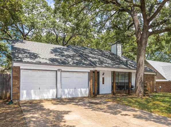 419 Thorn Wood Dr, Euless, TX 76039