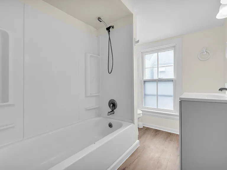 212 Peach St — Photo 15