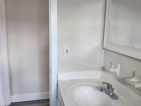 5th image of 2113 NE 9th Ave #3