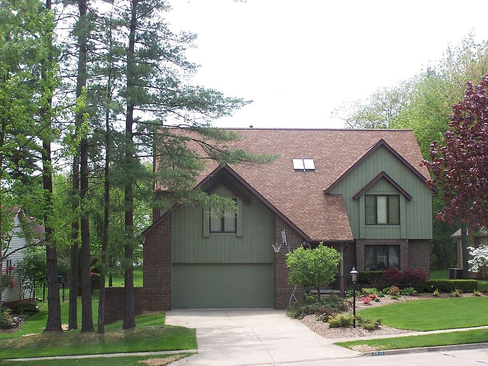 Located in the desirable Hunter's Crossing neighborhood