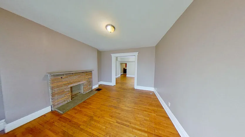 Building Photo - 305 E 19th Ave
