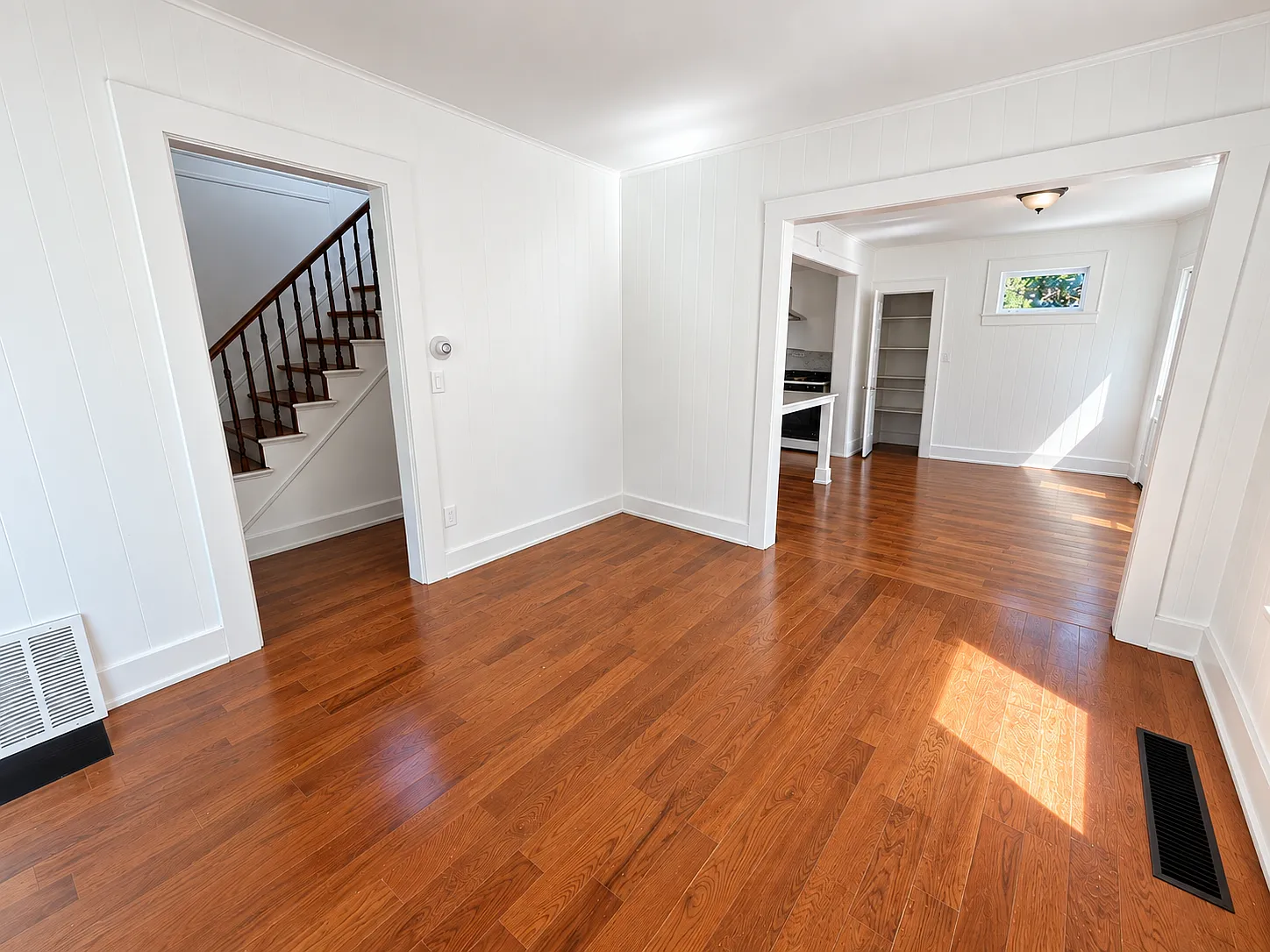 5 bed, 1300 sqft, $2,800 — Photo 3