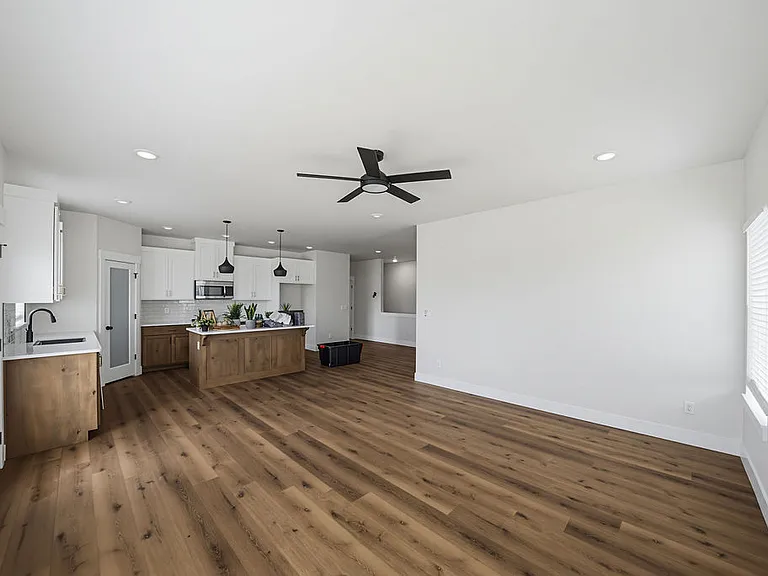 435 E River Ln — Photo 29