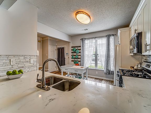 4th image of 22 Highoak Dr NE #8