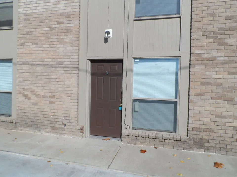 2504 N Hudson Ave