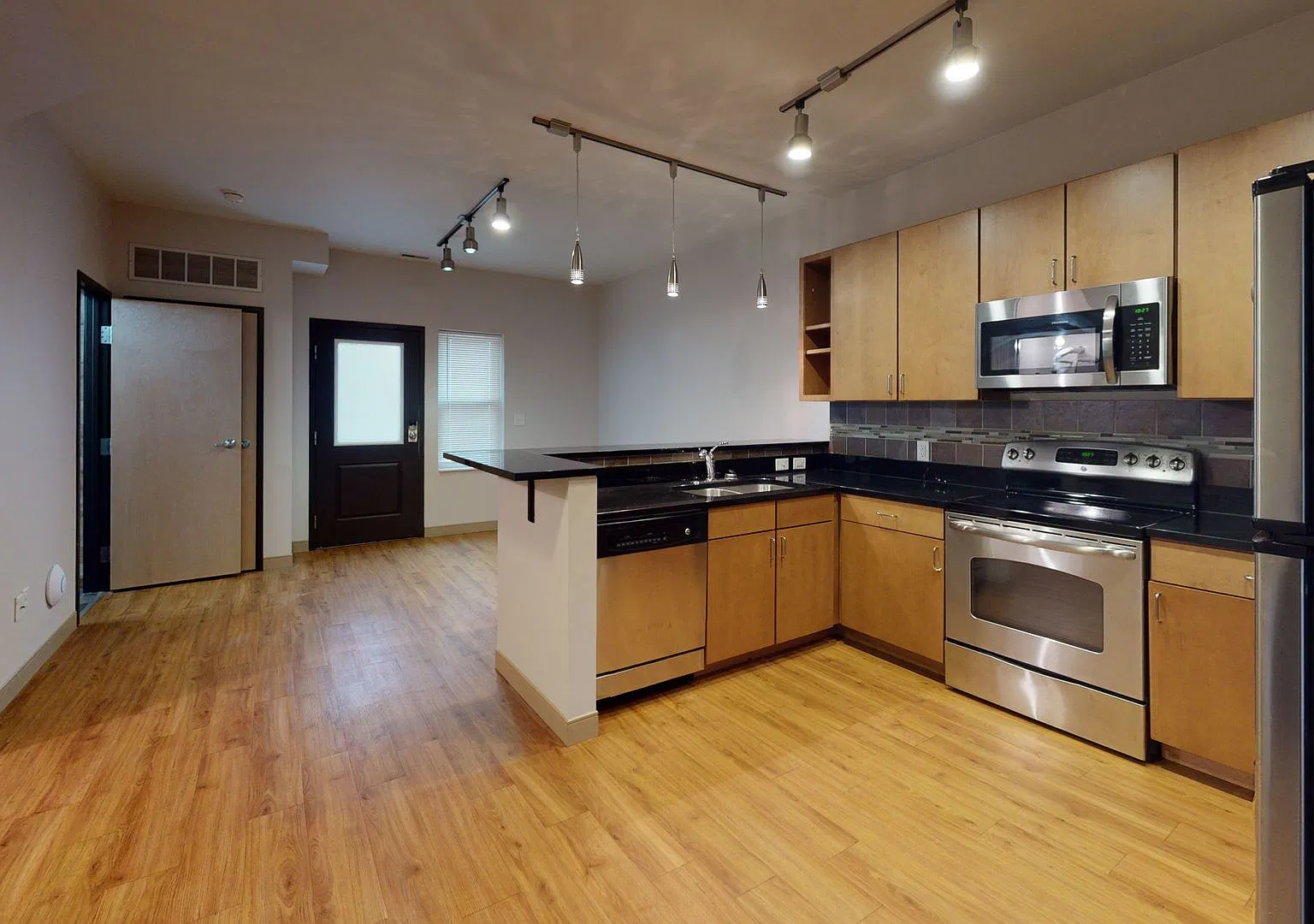 Cluster: 1011 & 1015 4th St SE — Photo 2