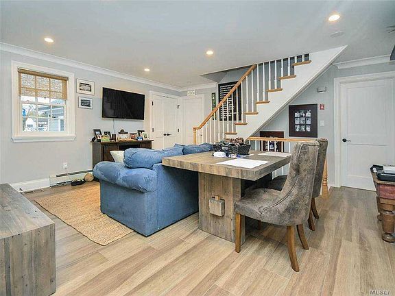 5th image of 219 Glen Cove Ave