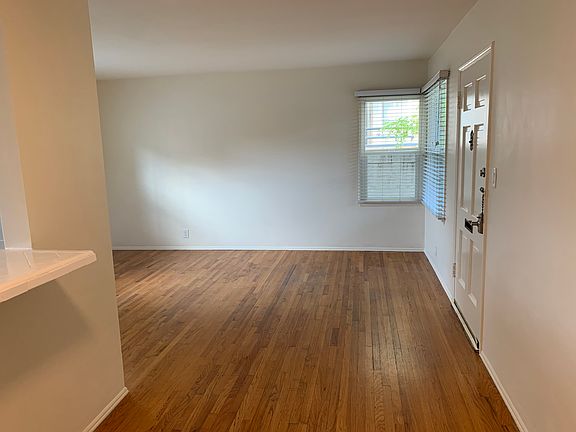 3rd image of 9828 Vidor Dr