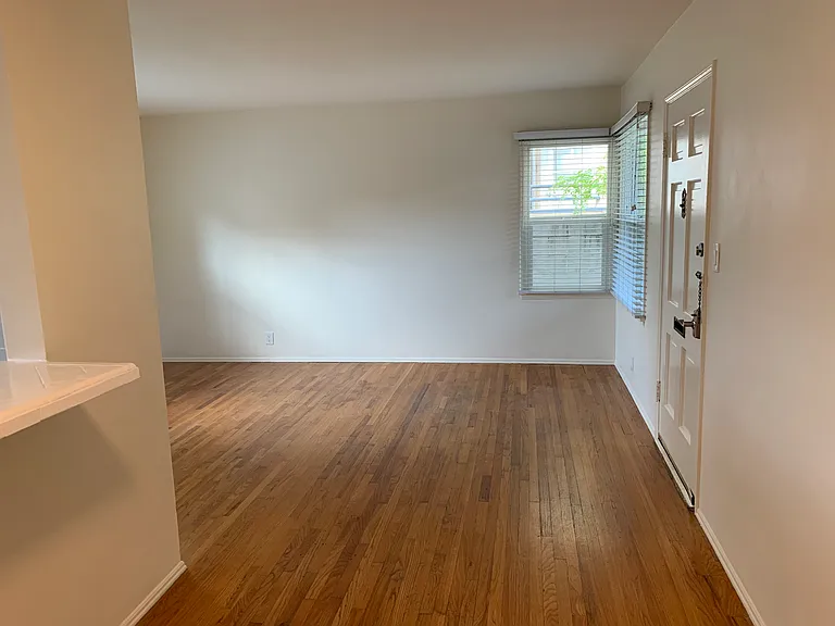 9828 Vidor Dr — Photo 3