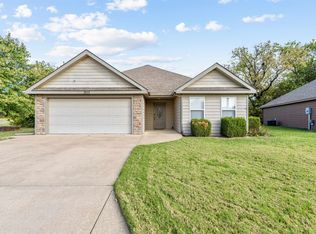 3013 Stone Creek Ct, Salina, KS 67401