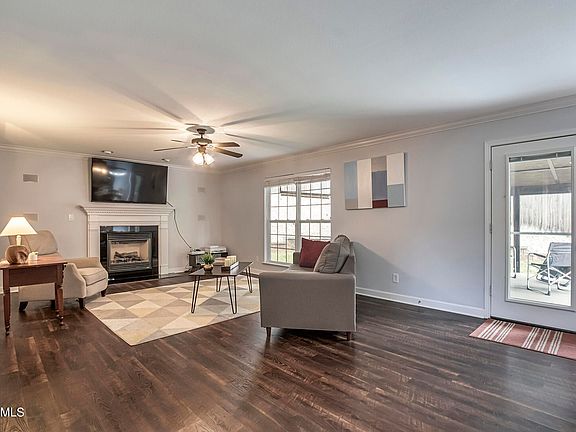 5th image of 704 Melford Ln