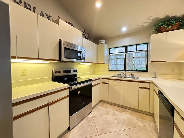 13018 Parktree Ct — Photo 17