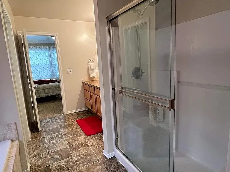 221 Canyon Crest Dr W — Photo 10