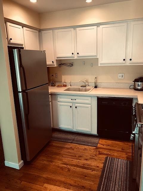 1st image of 140-2786 Roundtree Dr #140