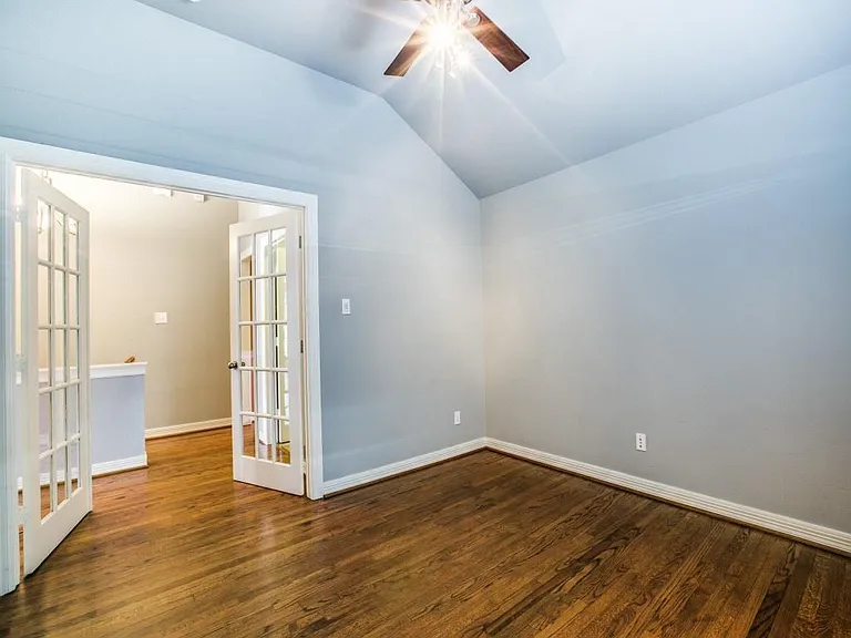 2330 Throckmorton St — Photo 22