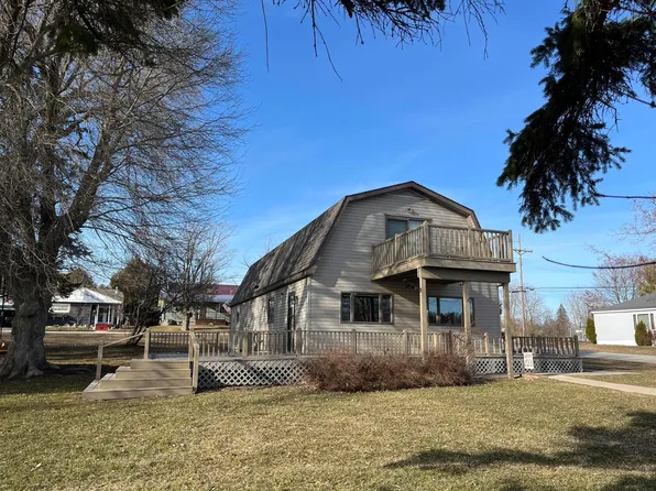 348 N 1st St, Saint Ignace, MI 49781