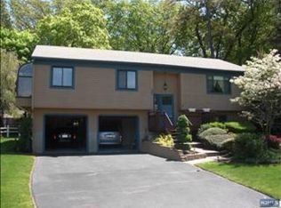17 Lunn Ave, Bergenfield, NJ 07621