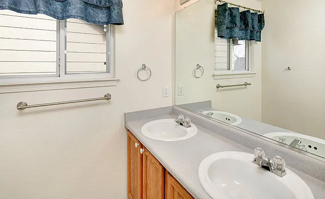 10470 Dresden St — Photo 2