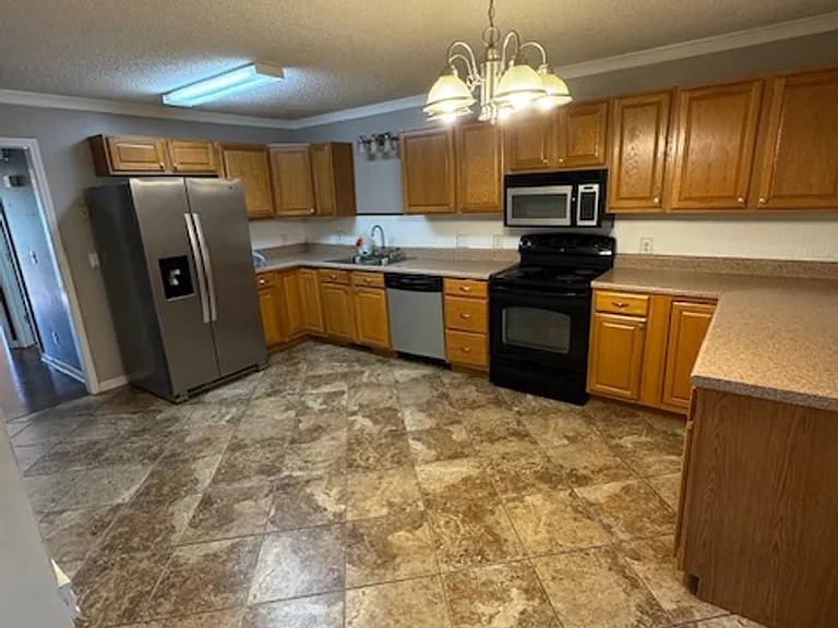 121 Bilco St #4 — Photo 11
